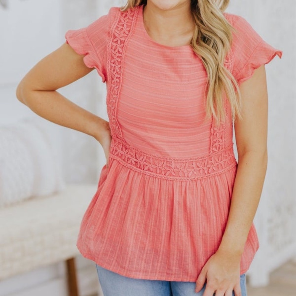 Brand new! Cute detail boutique top